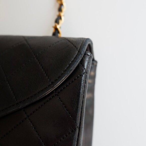 Authentic Preowned Vintage Chanel Black Lambskin Single Flap Bag GHW - Picture 6 of 16